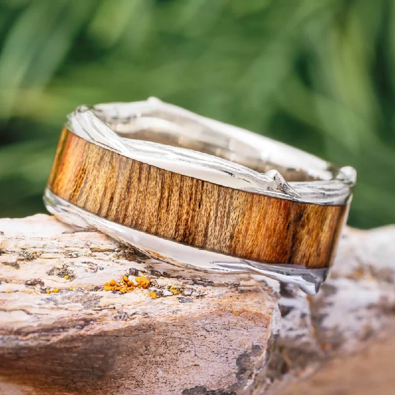 Nature Wedding Band with Branch Profile in Platinum